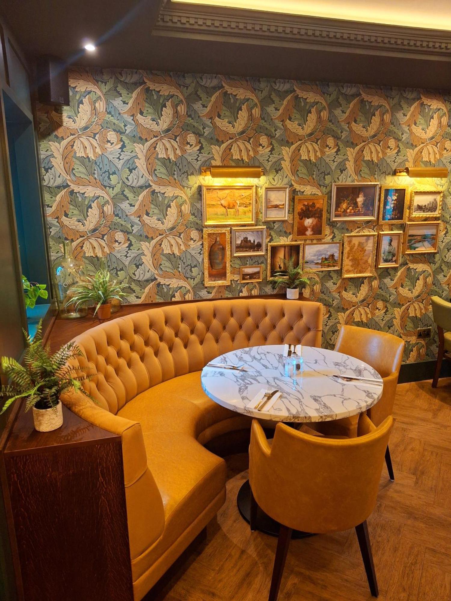 Adamson Hotel 던펌린 외부 사진