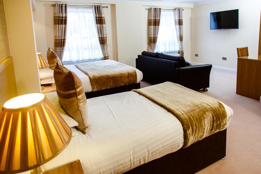Adamson Hotel 던펌린 외부 사진