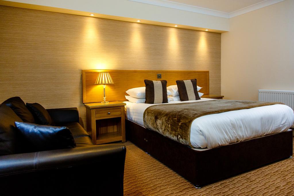 Adamson Hotel 던펌린 외부 사진