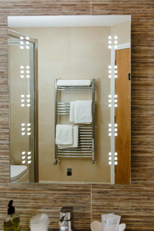 Adamson Hotel 던펌린 외부 사진