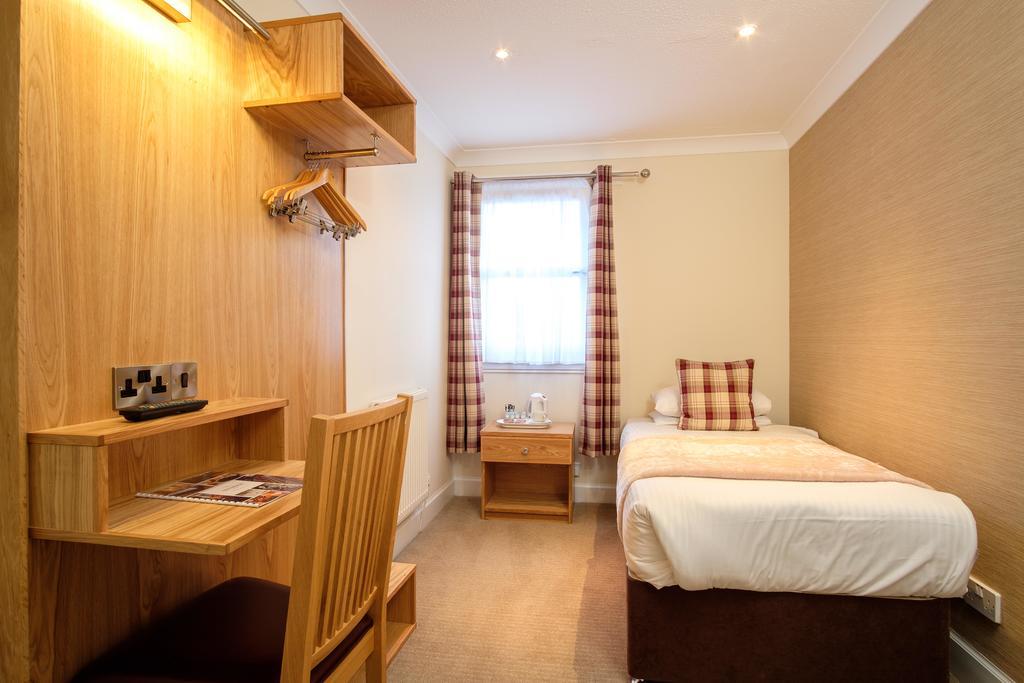 Adamson Hotel 던펌린 외부 사진