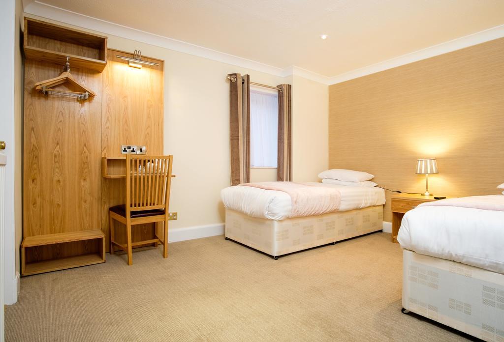 Adamson Hotel 던펌린 외부 사진
