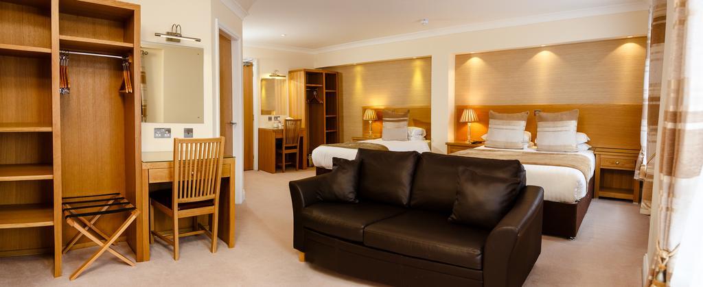 Adamson Hotel 던펌린 외부 사진