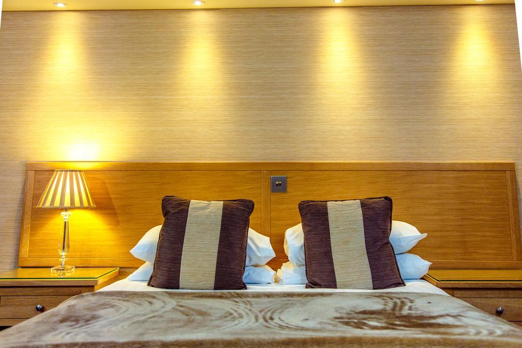 Adamson Hotel 던펌린 외부 사진