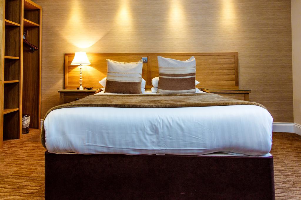 Adamson Hotel 던펌린 외부 사진