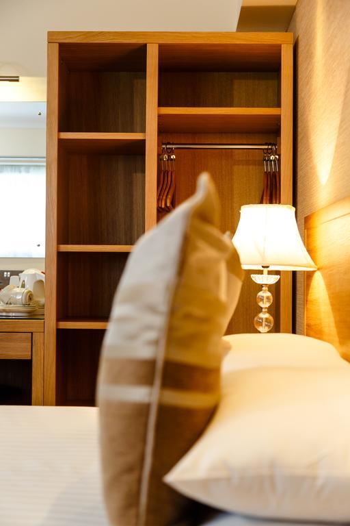 Adamson Hotel 던펌린 외부 사진