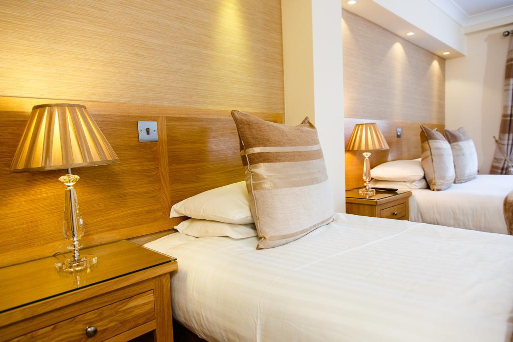 Adamson Hotel 던펌린 외부 사진