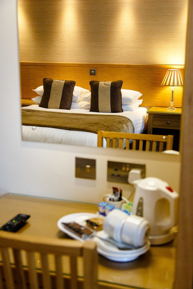 Adamson Hotel 던펌린 외부 사진