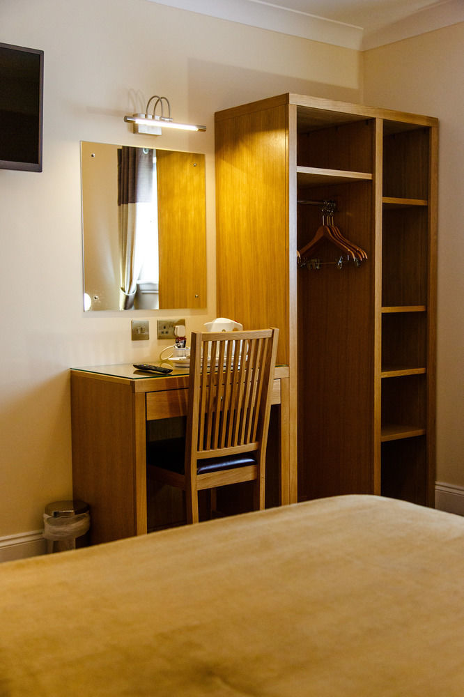 Adamson Hotel 던펌린 외부 사진