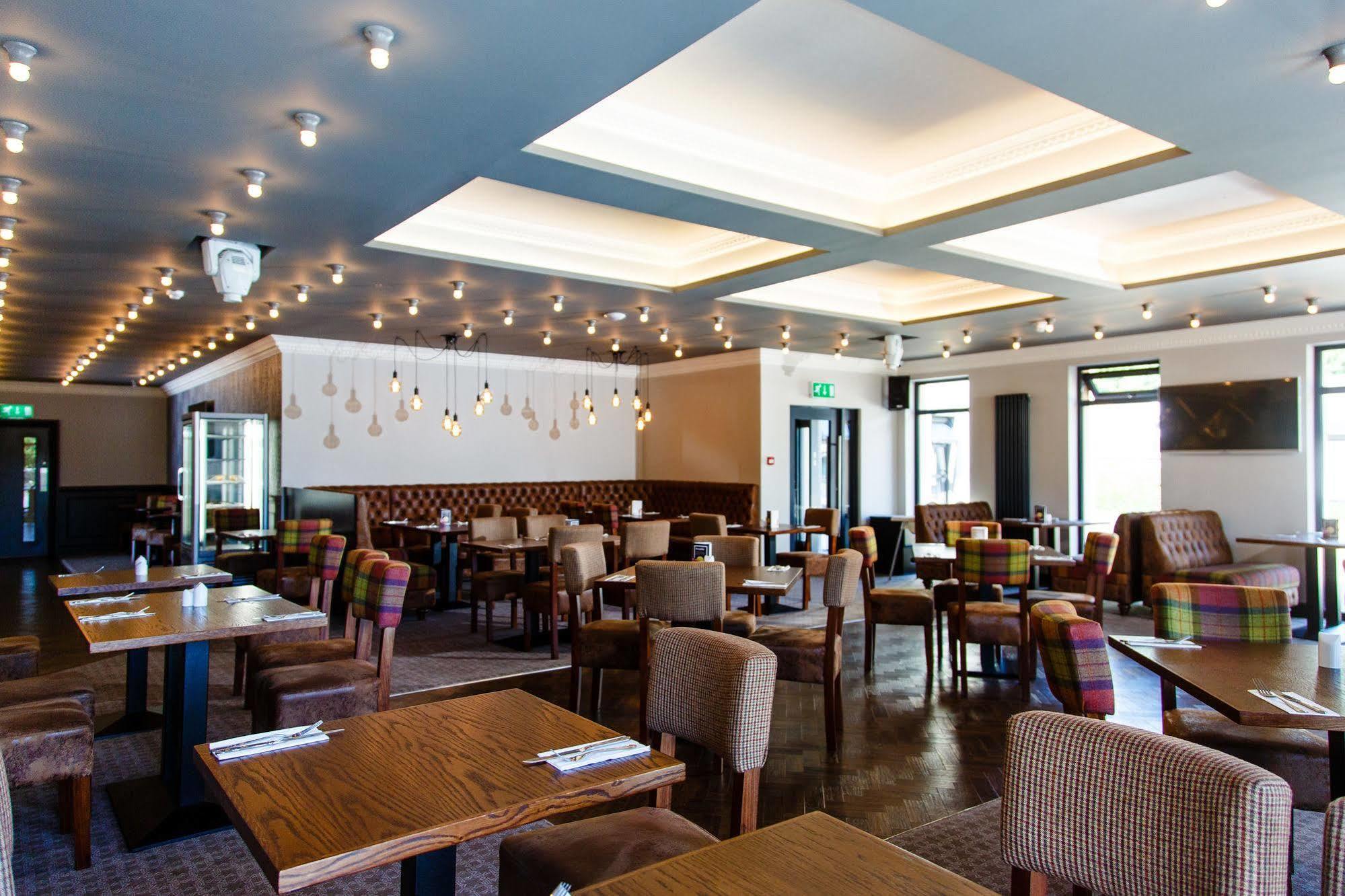 Adamson Hotel 던펌린 외부 사진