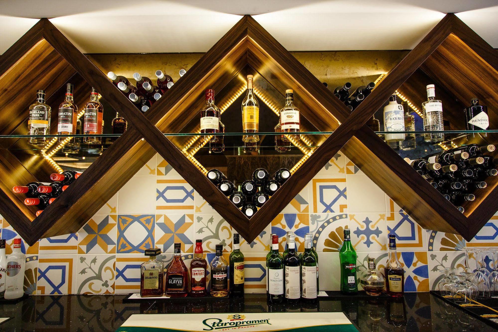Adamson Hotel 던펌린 외부 사진
