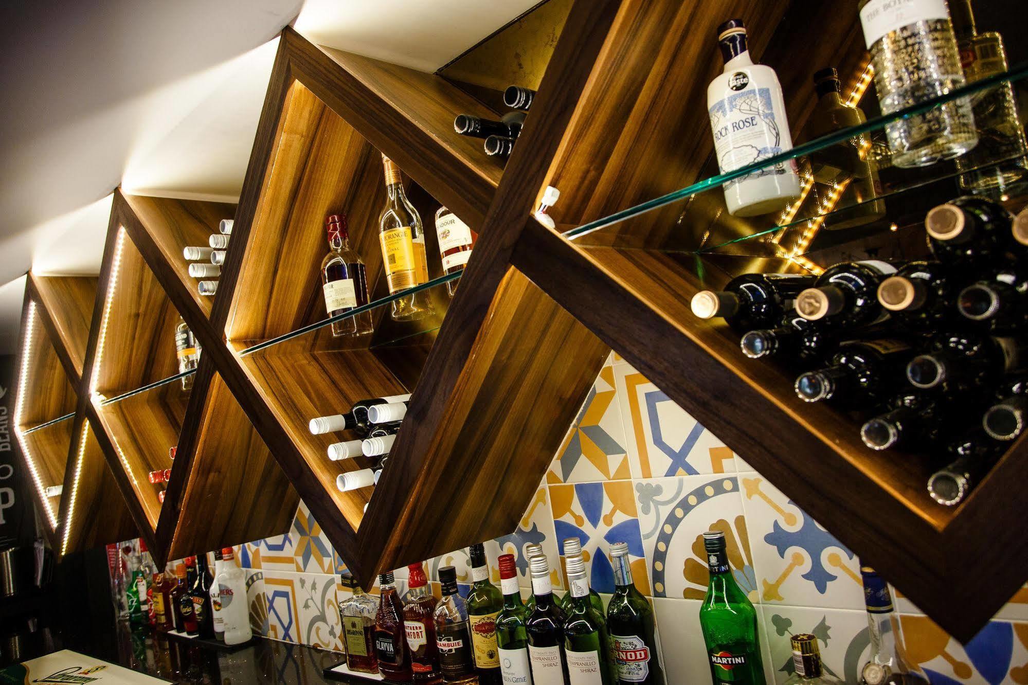Adamson Hotel 던펌린 외부 사진