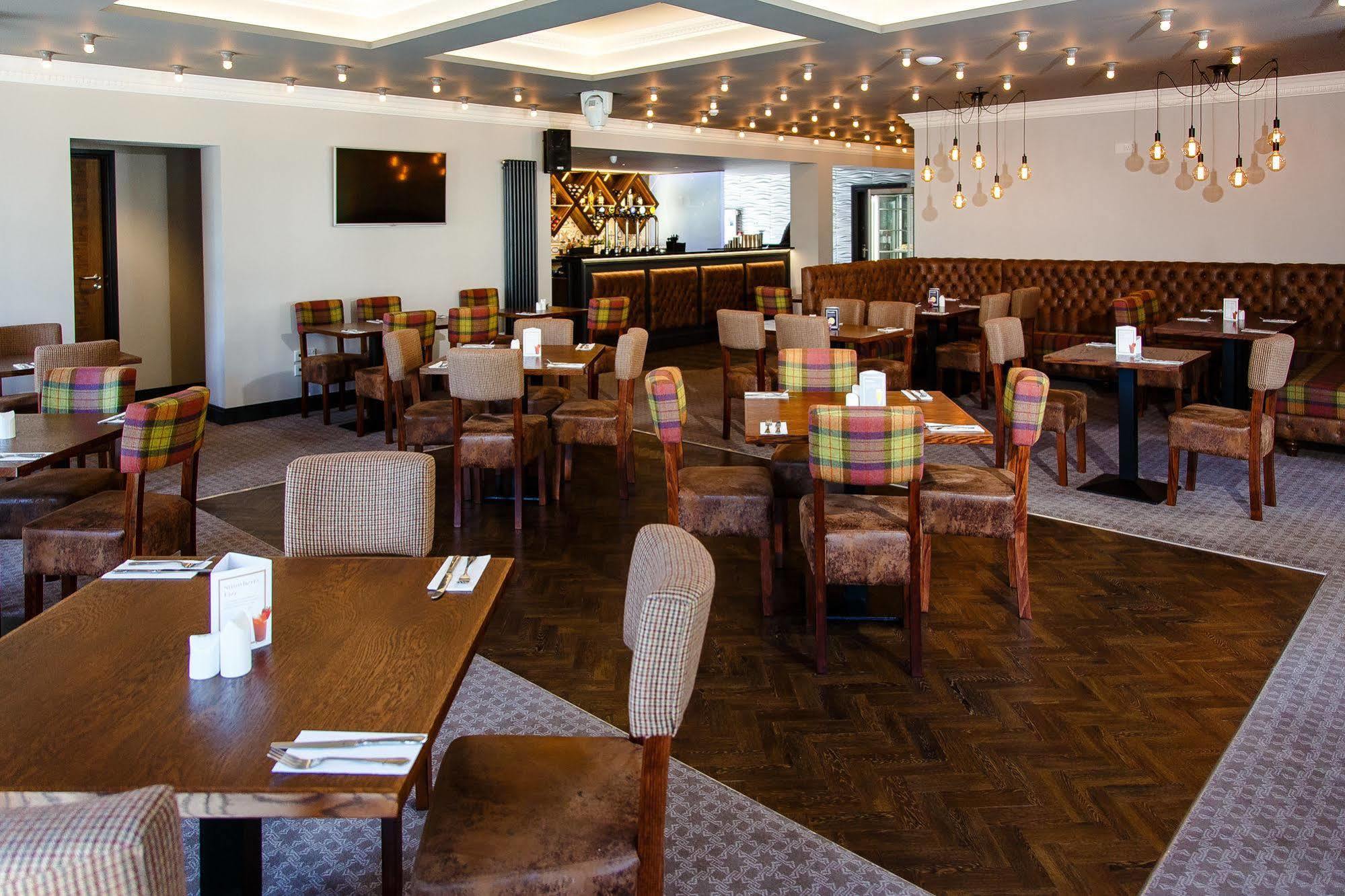 Adamson Hotel 던펌린 외부 사진
