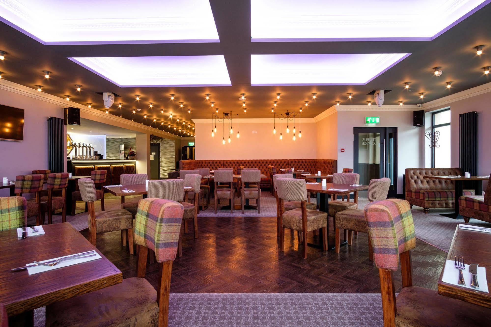 Adamson Hotel 던펌린 외부 사진