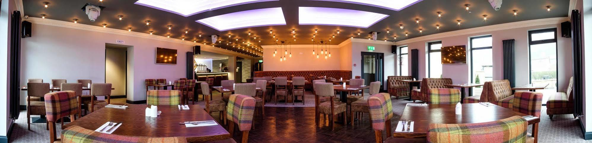 Adamson Hotel 던펌린 외부 사진