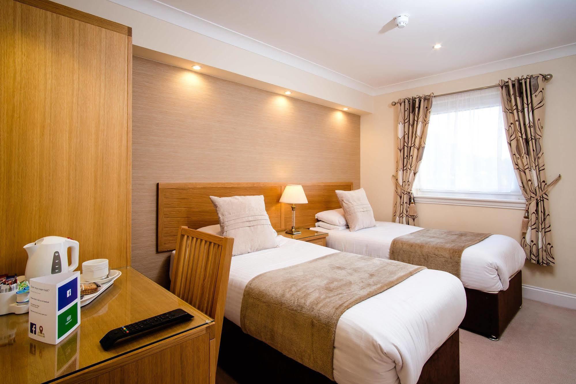 Adamson Hotel 던펌린 외부 사진