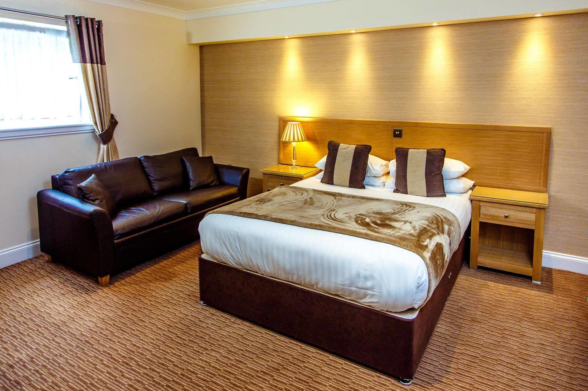 Adamson Hotel 던펌린 외부 사진