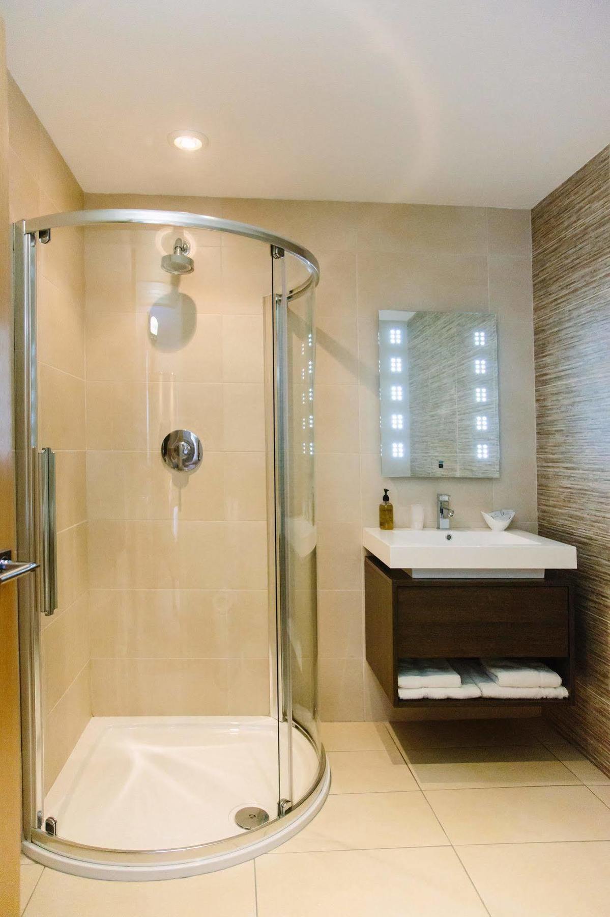 Adamson Hotel 던펌린 외부 사진